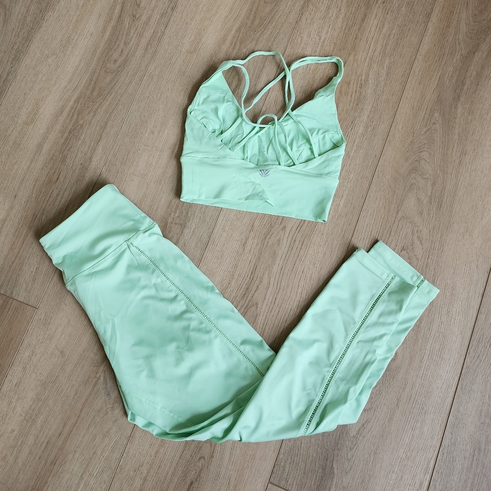 Light Green Fitness Leggings & Top Set